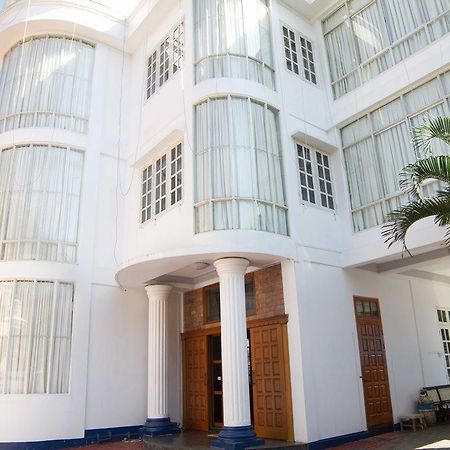 Majesty Hotel Yangon Luaran gambar