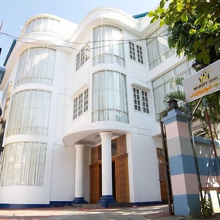 Majesty Hotel Yangon Luaran gambar