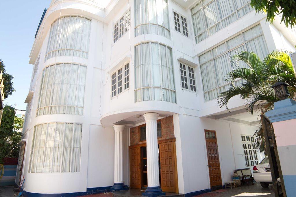 Majesty Hotel Yangon Luaran gambar
