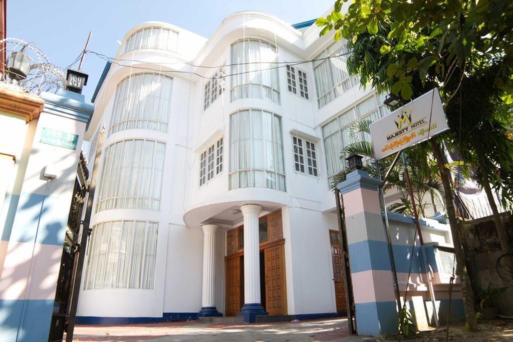 Majesty Hotel Yangon Luaran gambar