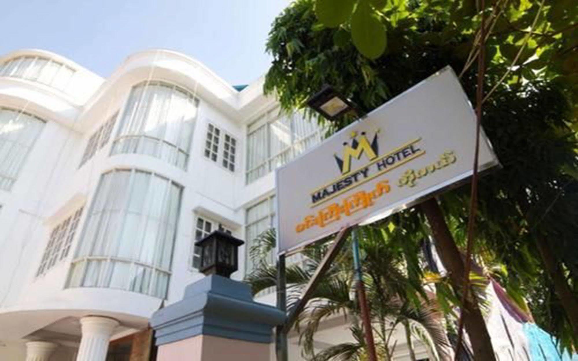 Majesty Hotel Yangon Luaran gambar