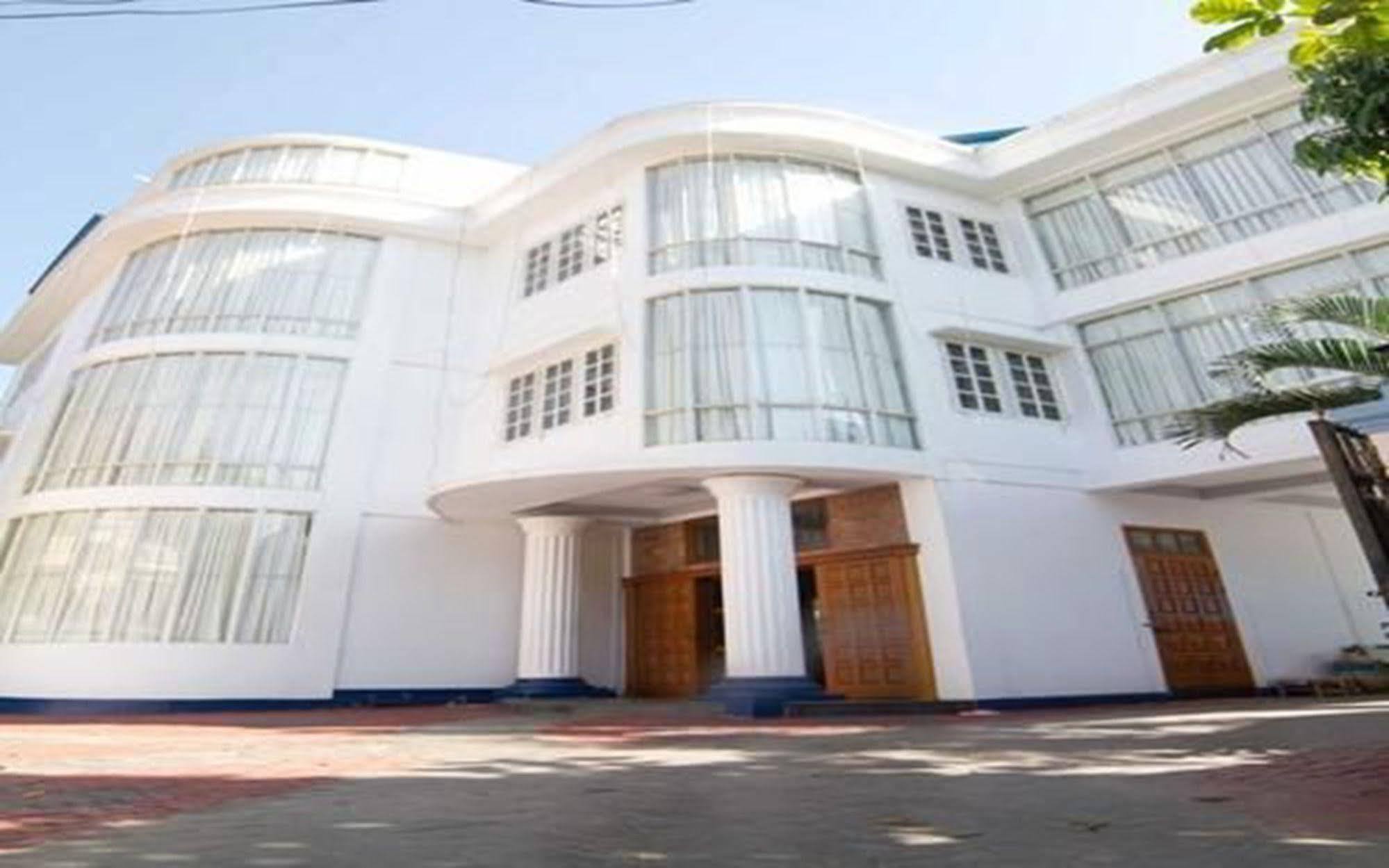 Majesty Hotel Yangon Luaran gambar
