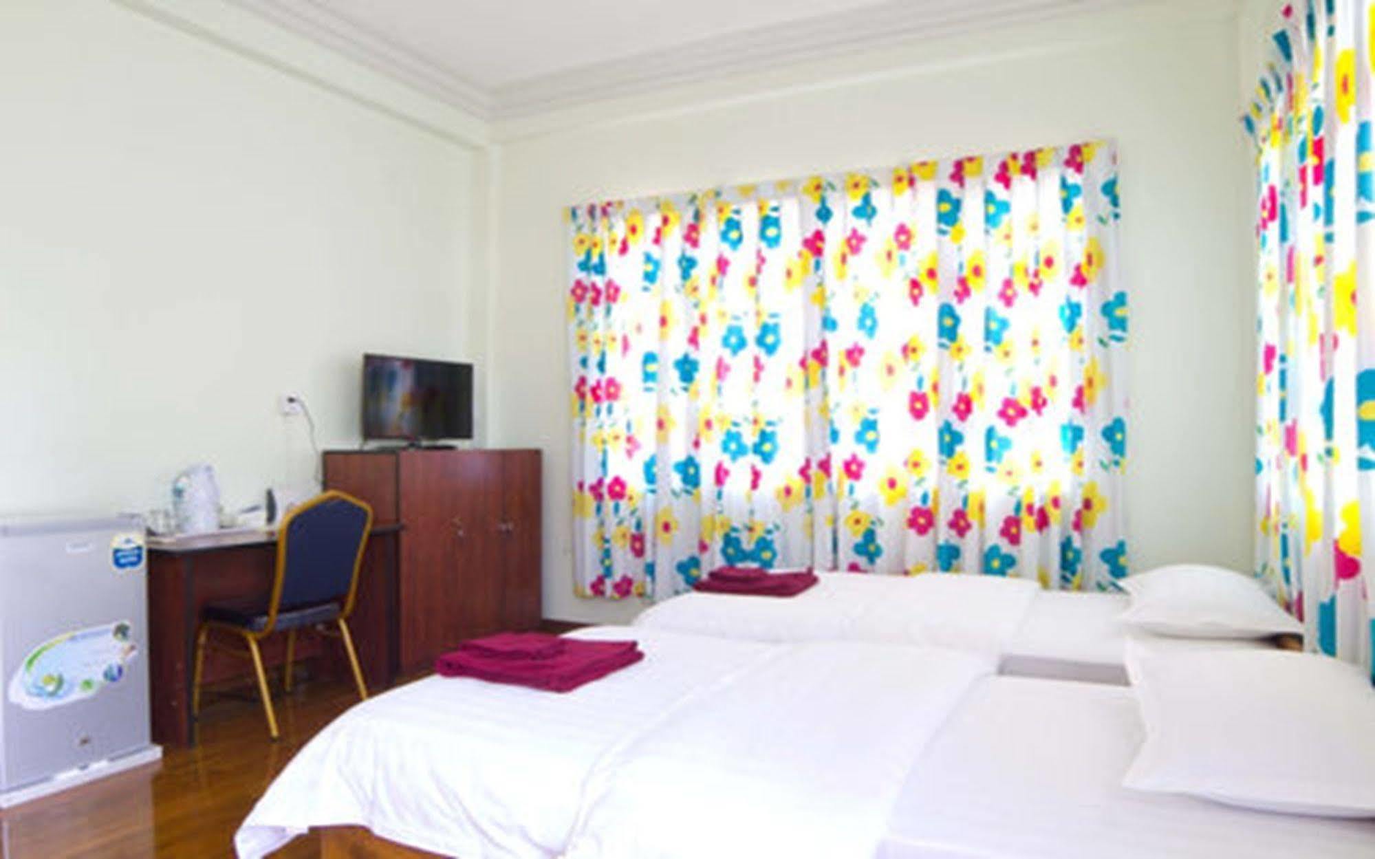 Majesty Hotel Yangon Luaran gambar